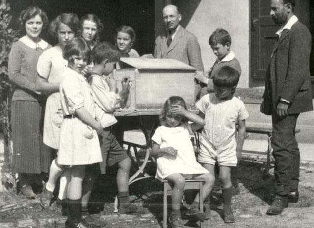 Lors de sa fondation, l’Ecole internationale de Genève comptait huit élèves et trois enseignants.