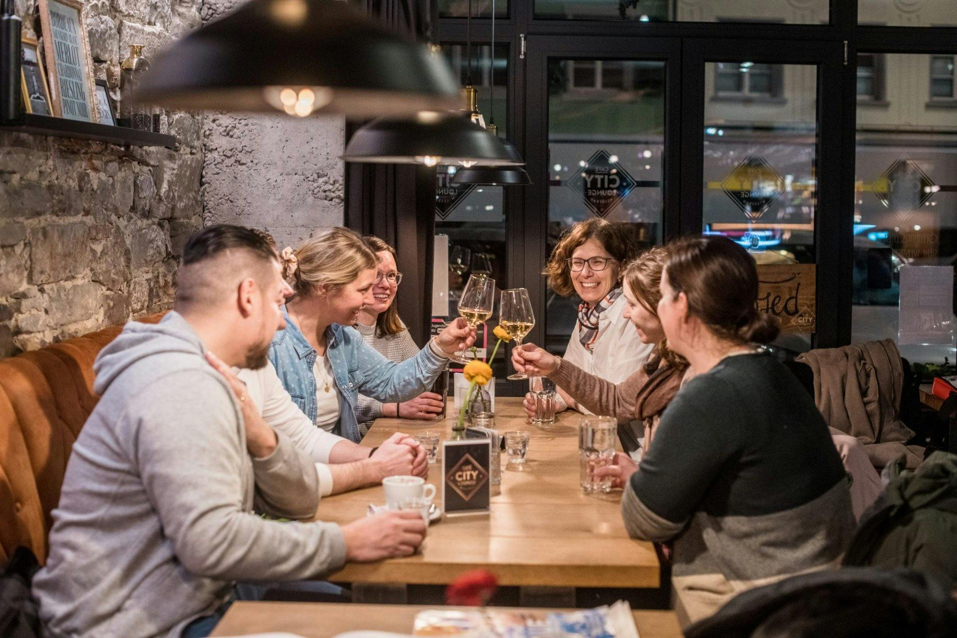 Ob mit Freunden oder der Familie: Eine Stadtführung durch die Altstadt lohnt sich allemal!