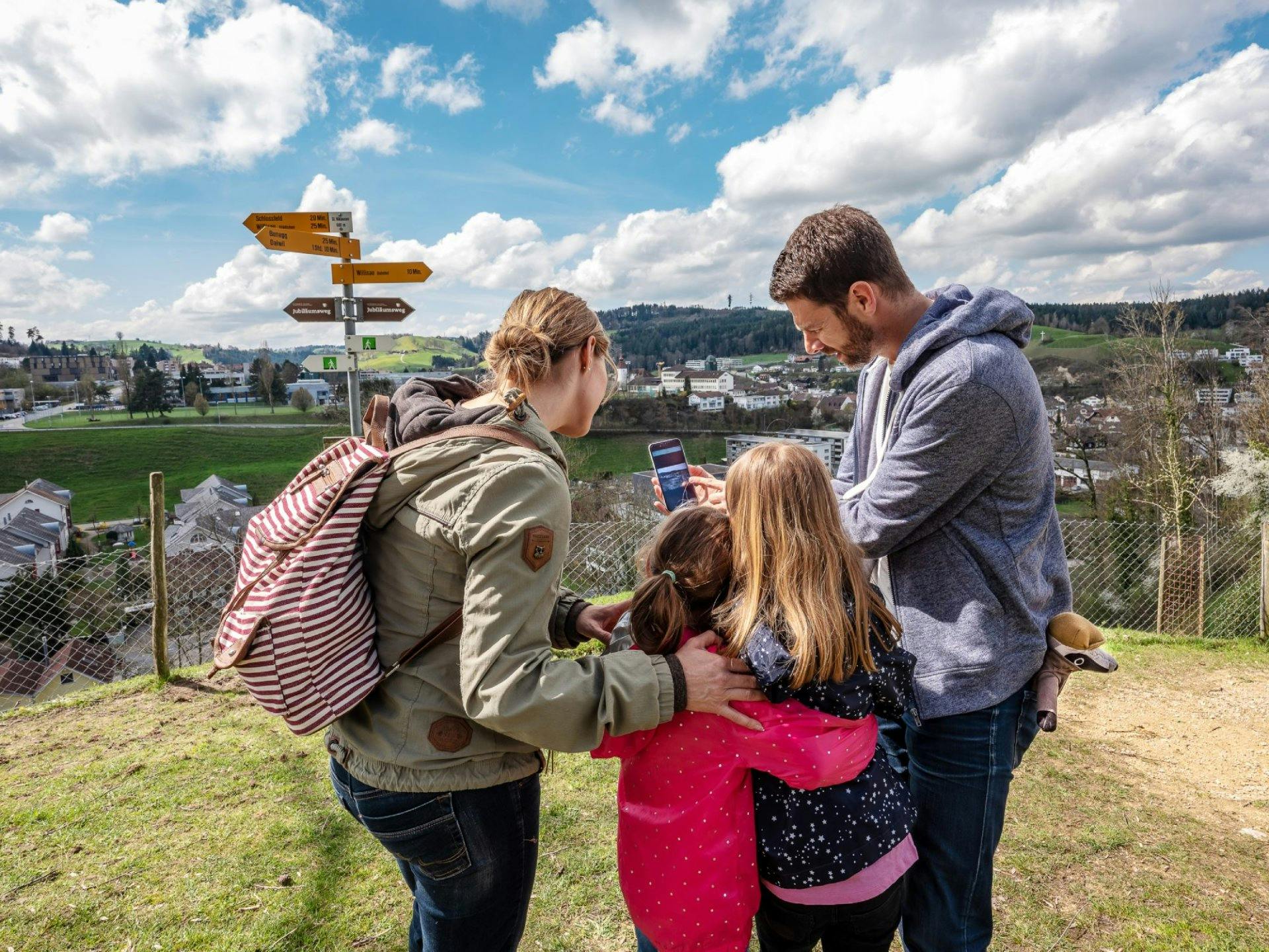 Für Kinder gibt es besondere Aktivitäten, wie beispielsweise ein Detektiv-Trail.