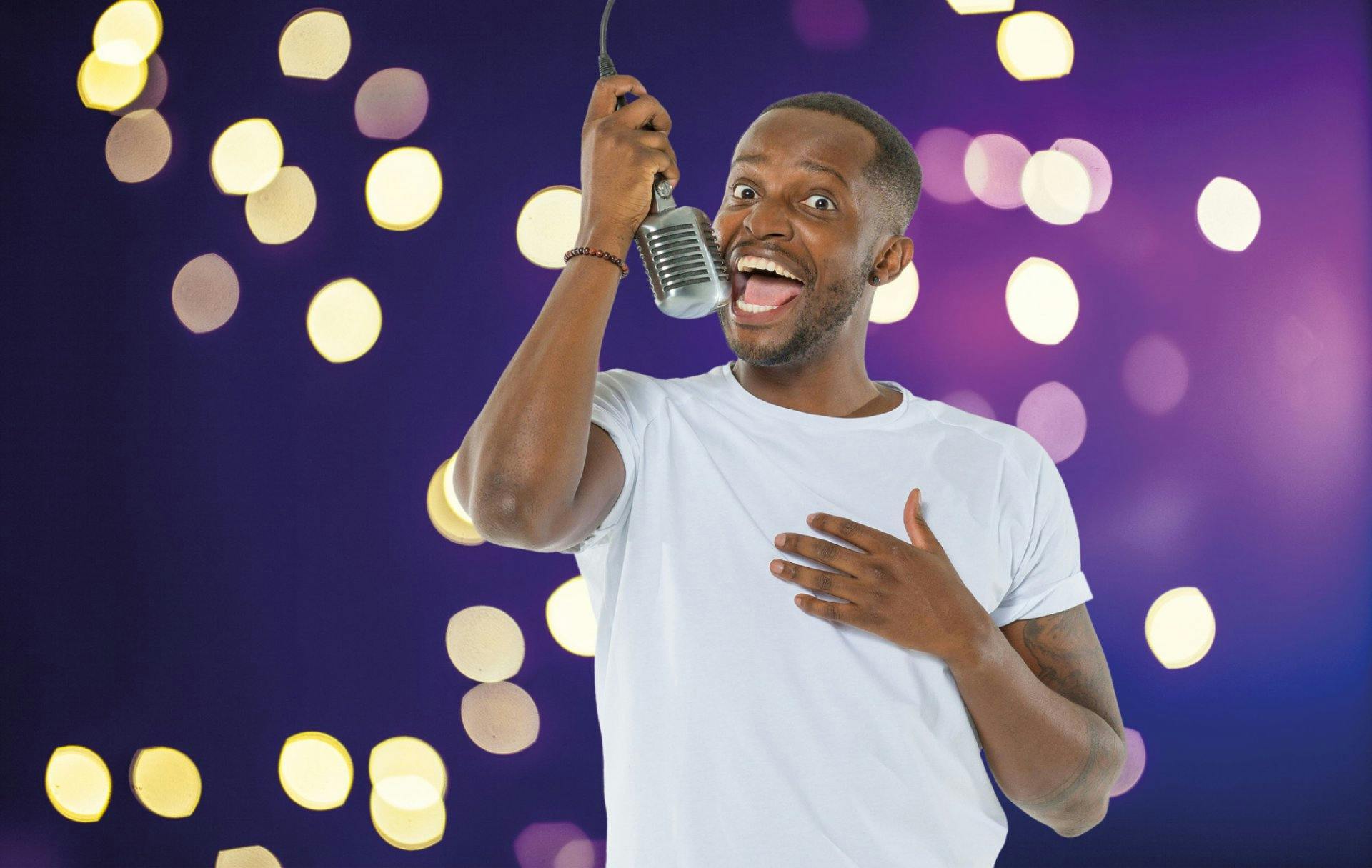 Charles Nguela Lachmarathon am Kronberg Openair Comedy 20 Minuten