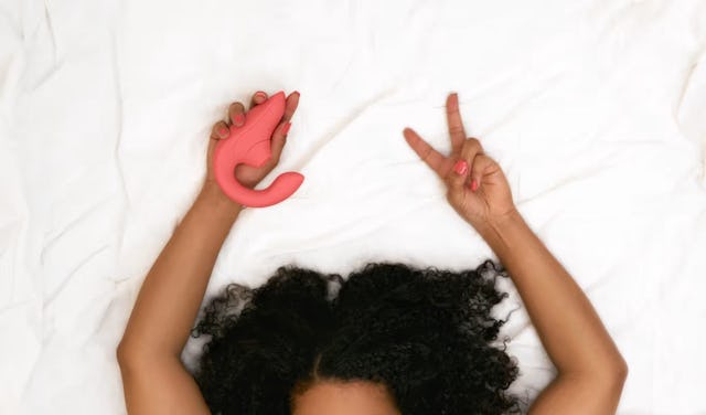 Womanizer Blend è ricoperto di silicone ed è disponibile in tre colori.