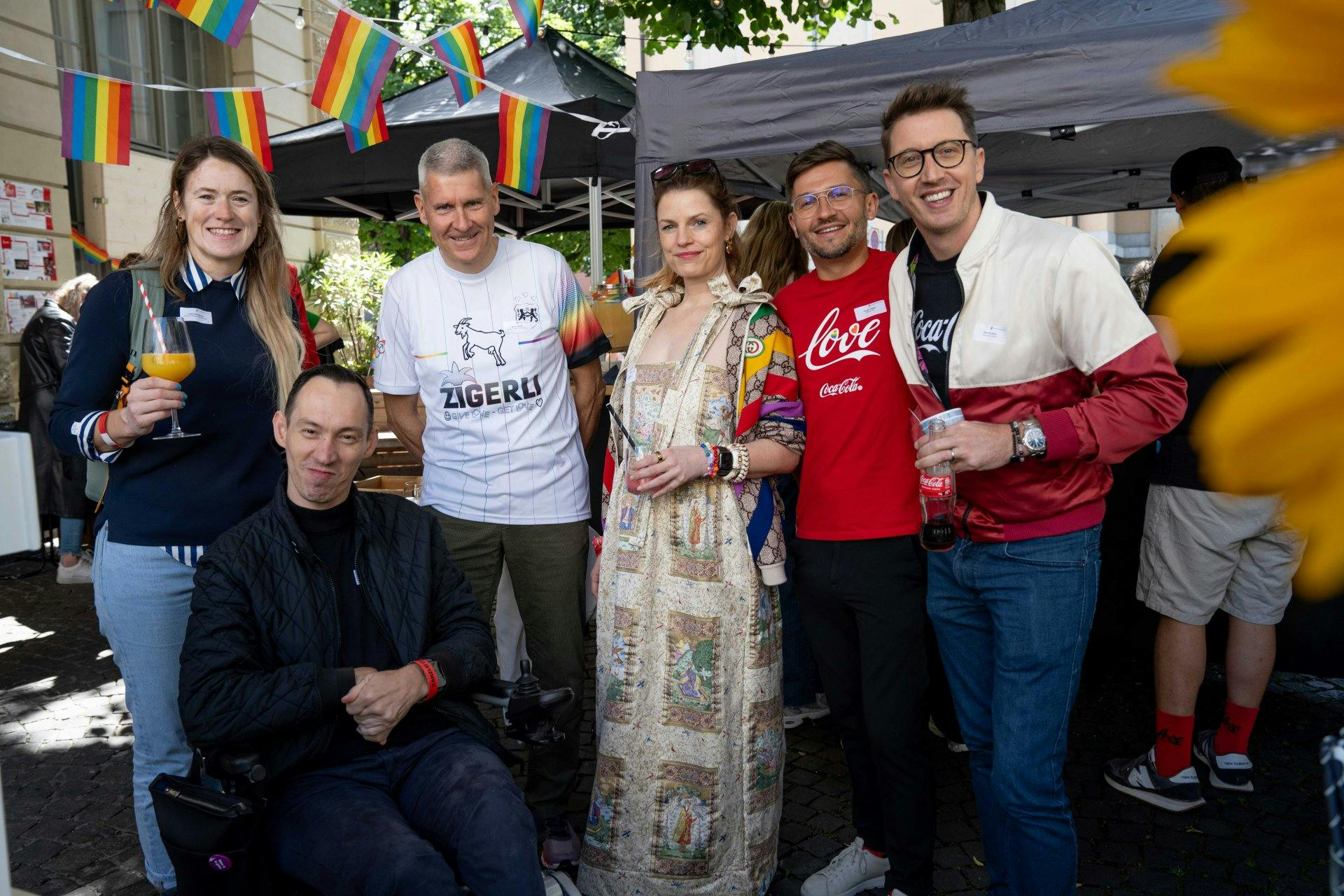 Der Love Brunch von Coca-Cola: Nationalrat Islam Alijaj (2. v. l.) war ebenfalls zu Gast.