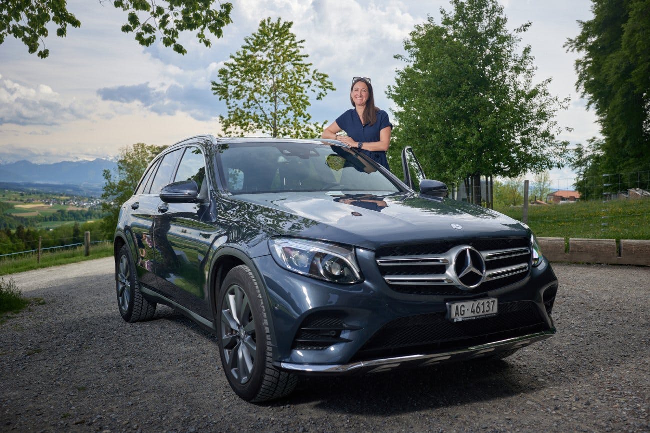 Romina Però aime les belles voitures et adore se détendre au volant de son GLC SUV.