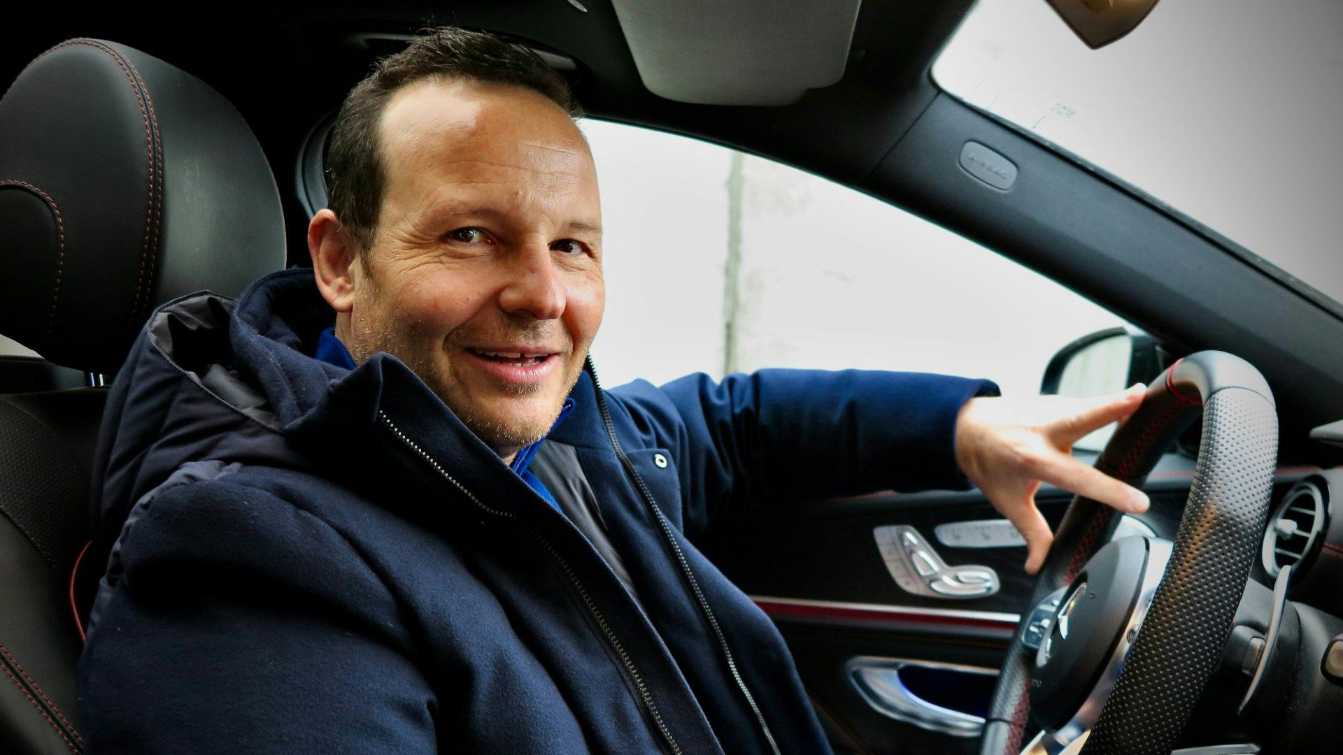 Der Bündner schwört auf seine geräumige E-Klasse – auch wegen ihres Duftspenders und der Anhängerkupplung für sein E-Bike.