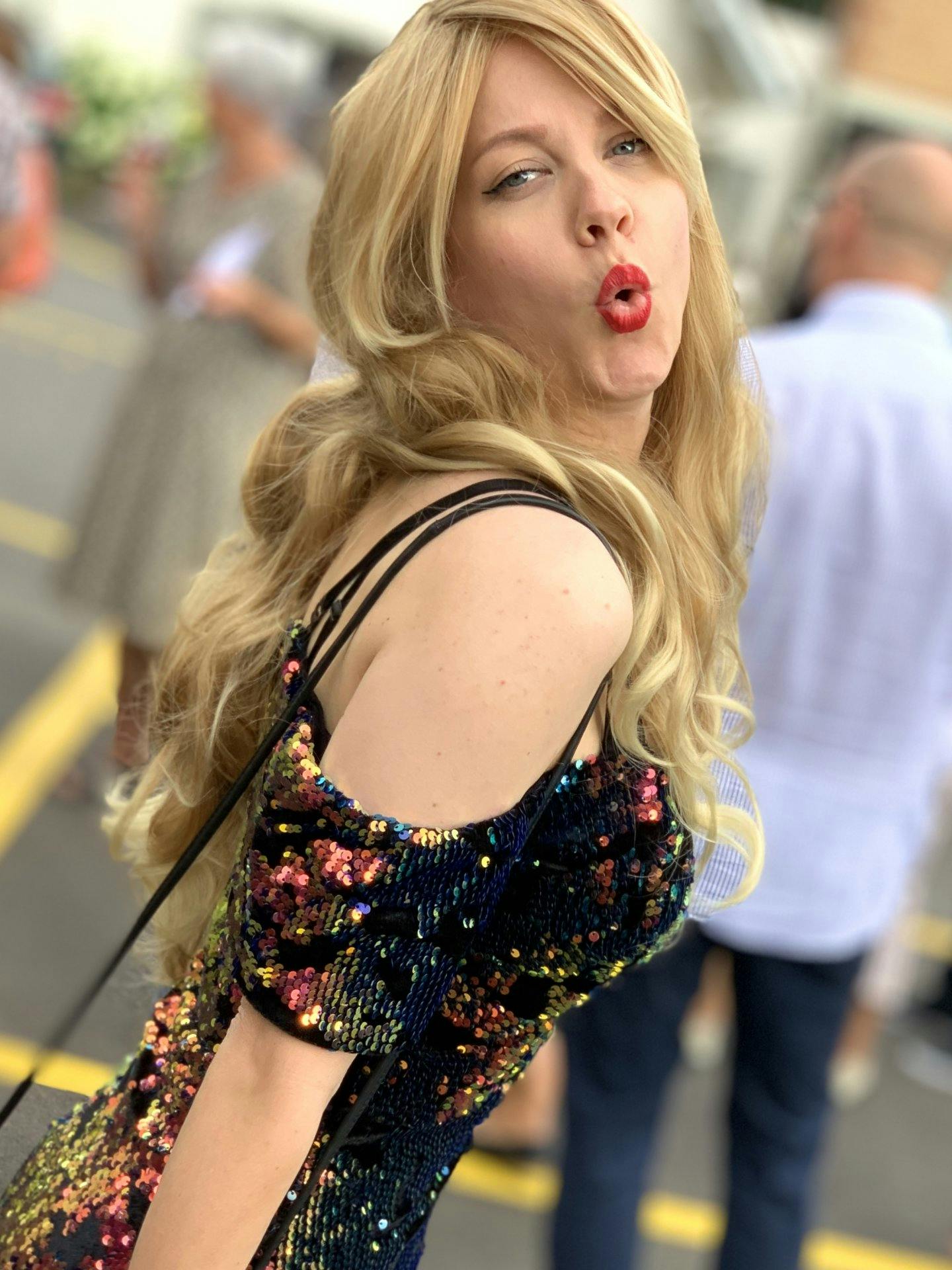 Hat Tiffany ihren alten fast Ehemann umgebracht, um zu erben? (Ana Xandry in «Weisswein Massaker»)