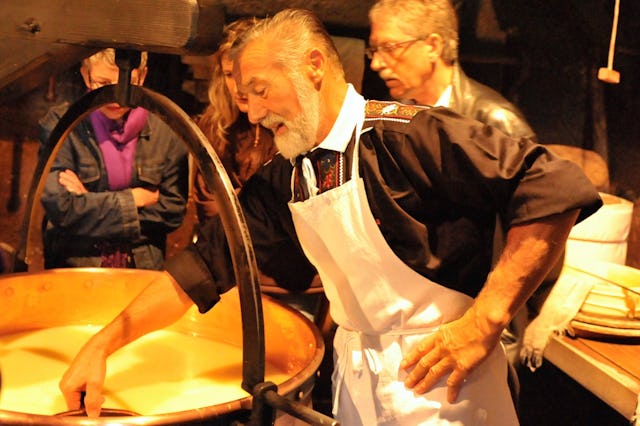 Würzige Angelegenheit! Im Emmental lüftest du das Geheimnis des bekanntesten Käses der Schweiz.