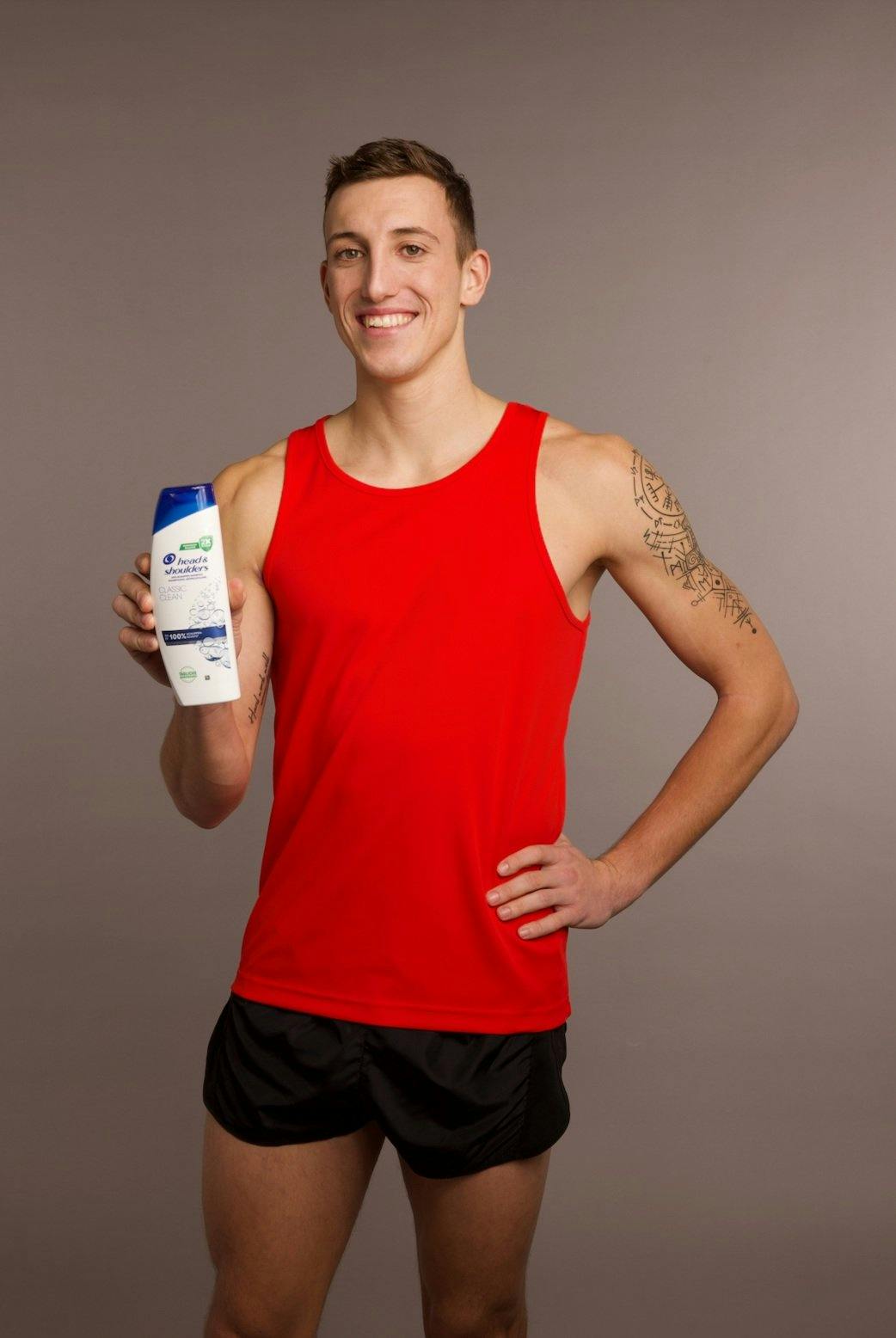 Head & Shoulders®: «Pflegt meine Kopfhaut intensiv beim täglichen Duschen und hält Juckreiz und Schuppen fern.»