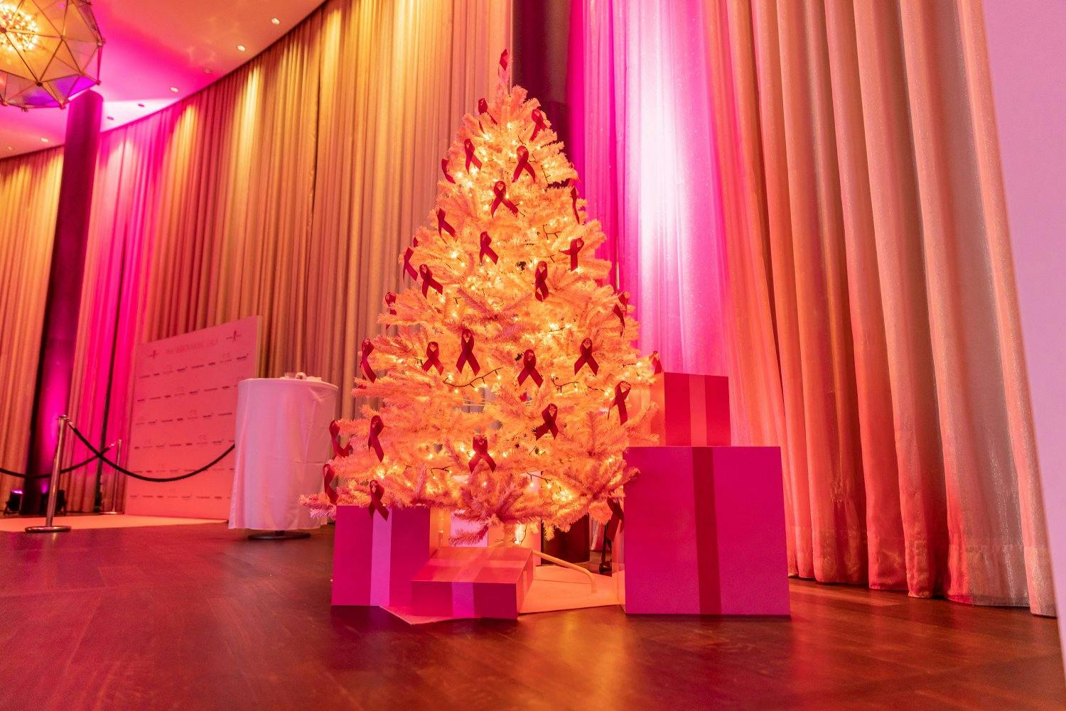 Ergattere die letzten Tickets für die legendäre Christmas-Gala von Pink Ribbon!
