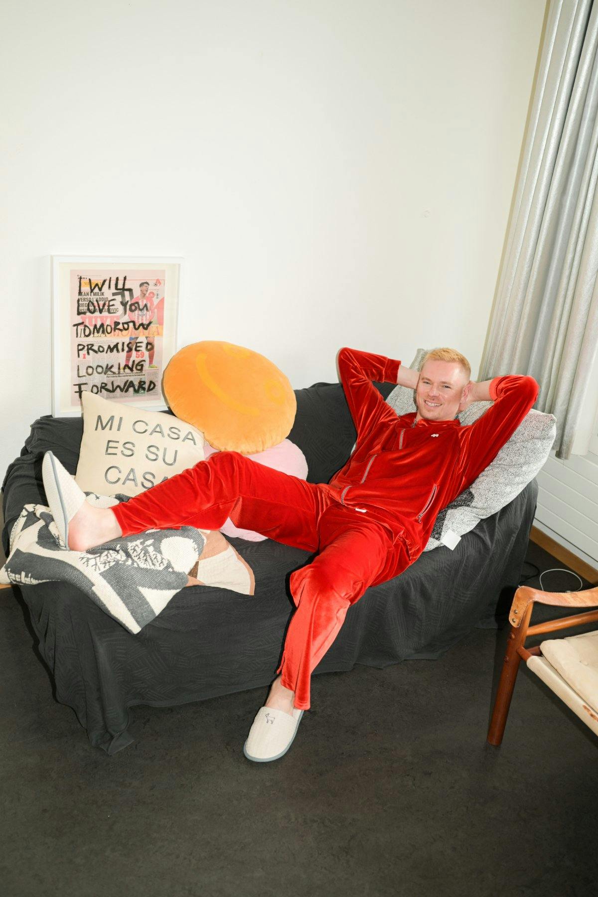 Der Designer zeigt stolz sein Zuhause, in dem sich seine Kreativität und seine Schweizer Wurzeln widerspiegeln.