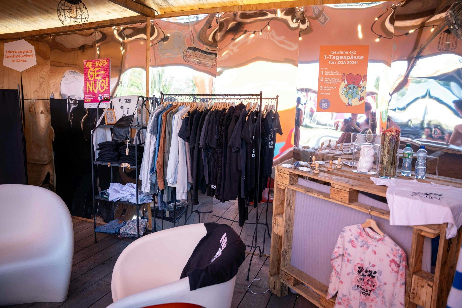 Komm auch vorbei, störbere dich durchs Sortiment und ...