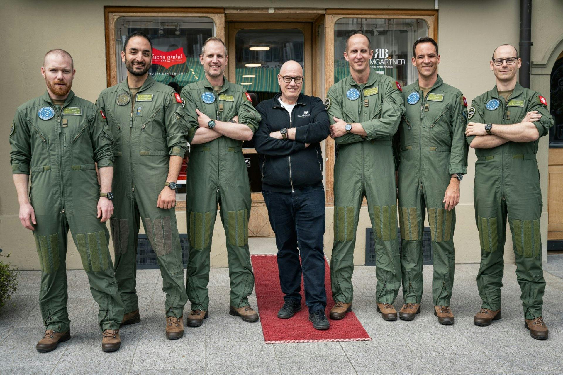 Robin, Mike, Tungo, Feyb und Schwiiz zieren stolz den Glasboden der einzigartigen «LOCARNO».