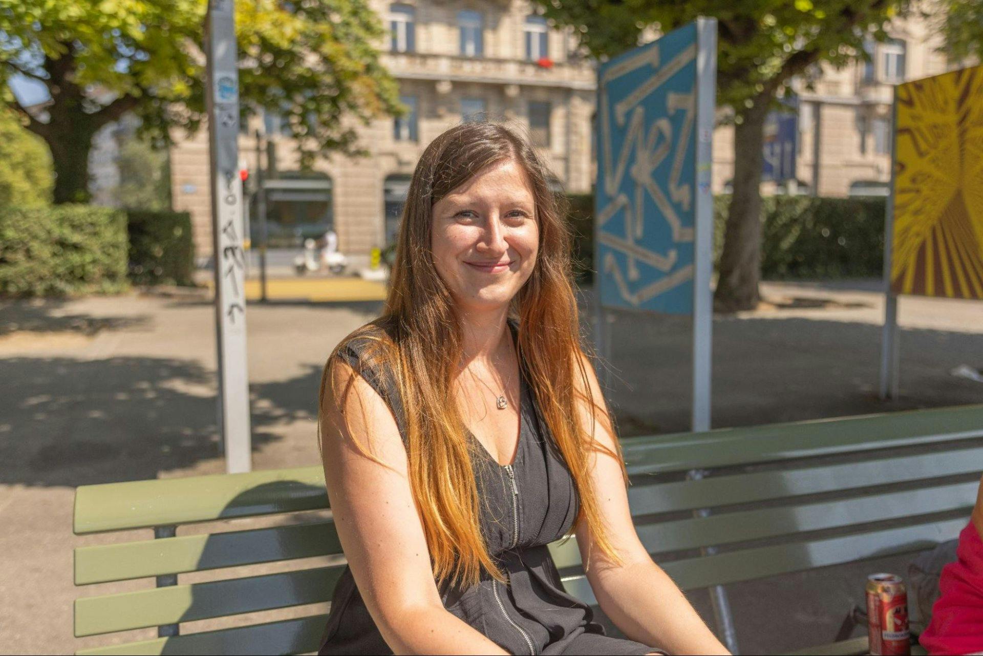 Eliška, 31: «Ich hoffe, das Portemonnaie bleibt uns noch lange erhalten! Ich habe zwar nur etwa fünf Franken dabei, aber dafür vier Stempel- und Bonus...