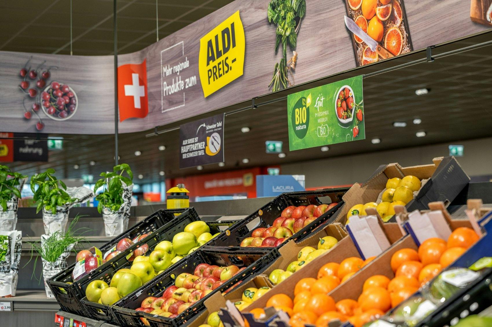 Aldi Suisse presenta il suo nuovo store concept: più prodotti freschi, più specialità regionali e un più ampio assortimento di prodotti congelati.