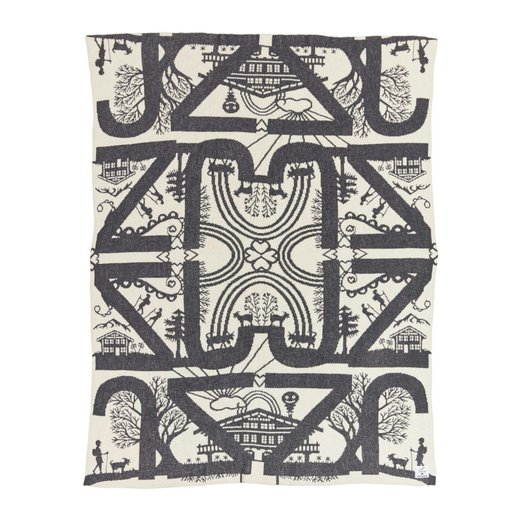 Inspiriert von Tradition: Baumwolldecke im Scherenschnitt Look à la Julian Zigerli. Preis 79.95 Franken