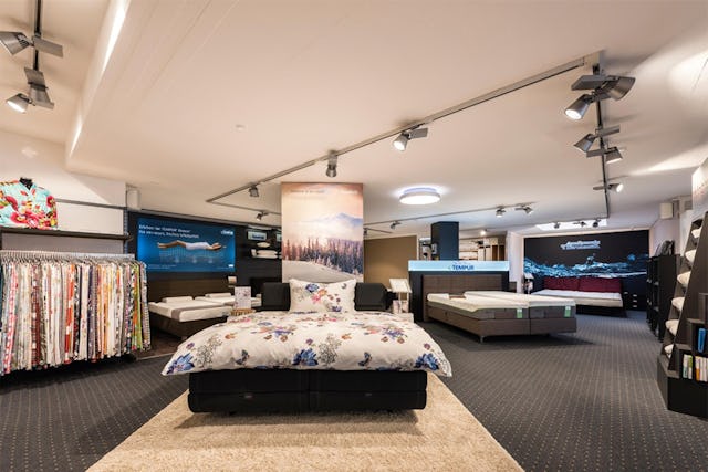 Im Bettenhaus Thönig in St. Gallen ist Probeliegen im Showroom erwünscht.