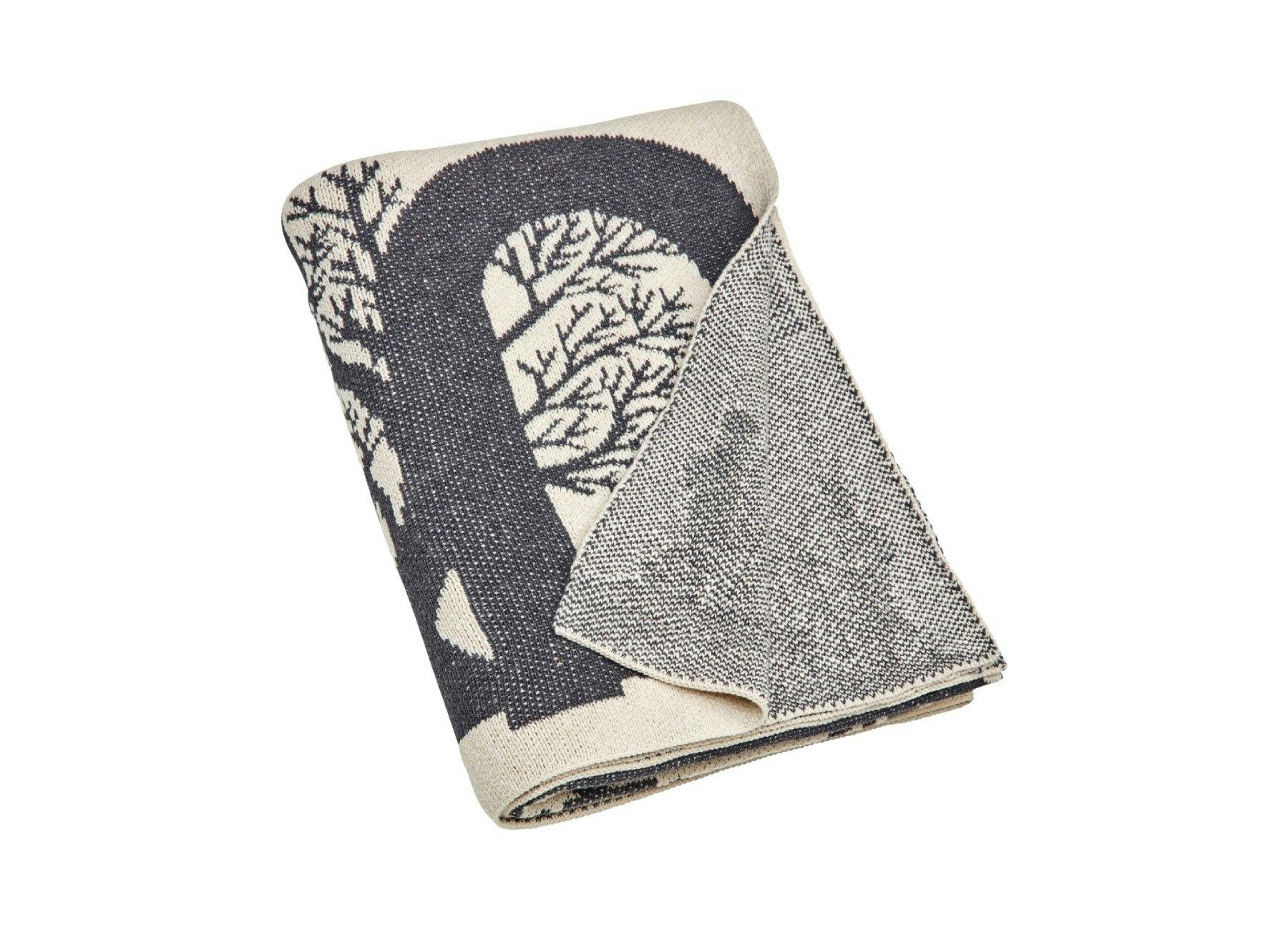 Inspirée par la tradition: couverture en coton aux motifs dans le style du «papier découpé» version Julian Zigerli. Prix: 79.95 francs