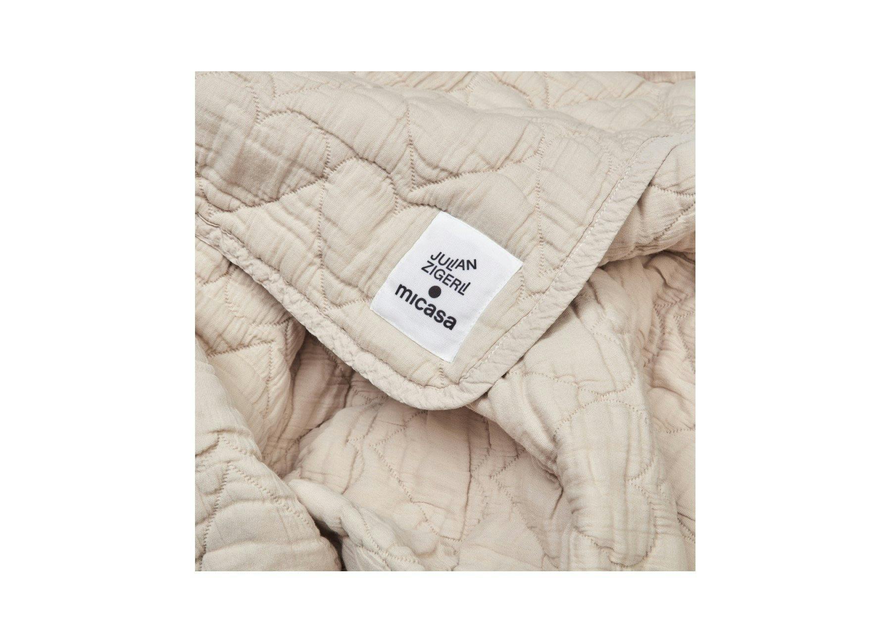 Design suisse de haute qualité, idéal pour les moments cocooning sur le canapé. Prix: 129 francs