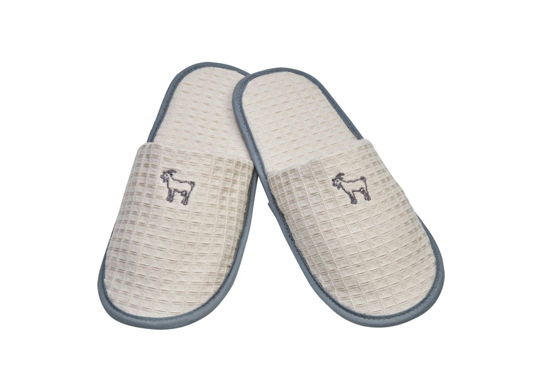 Indispensables pour passer des journées d’automne douillettes à la maison: les pantoufles au look Zigerli. Prix: 19,95 francs