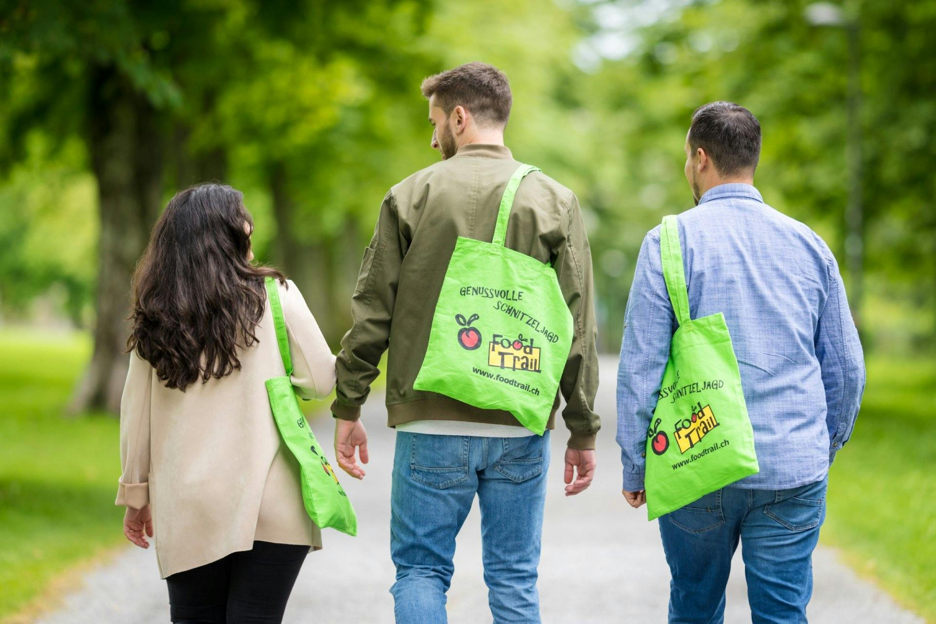 Perfekt für dich und deine Freunde: Taucht ein in die malerischen Ortschaften und geniesst lokale Spezialitäten.