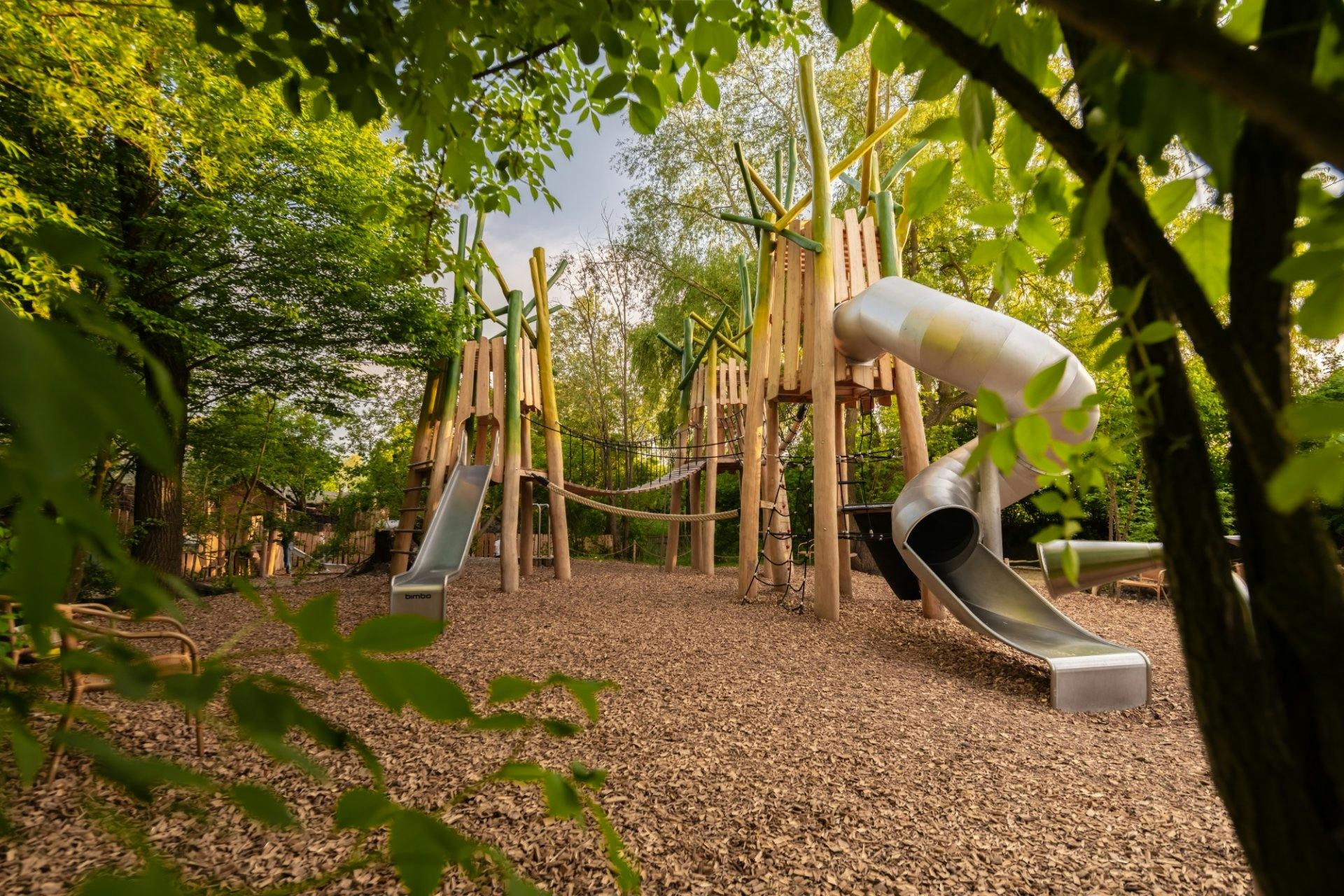 Der Spielplatz im Papiliorama bietet Kindern jede Menge Abenteuer und Spass.