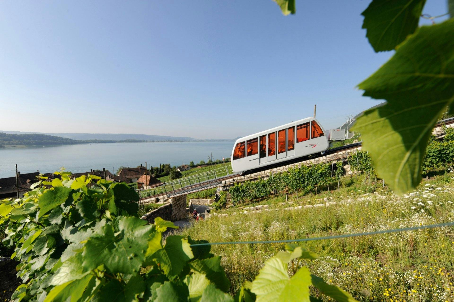 Mit der Standseilbahn «vinifuni» geht es steil hinauf – ein Highlight der Schlüsseljagd.