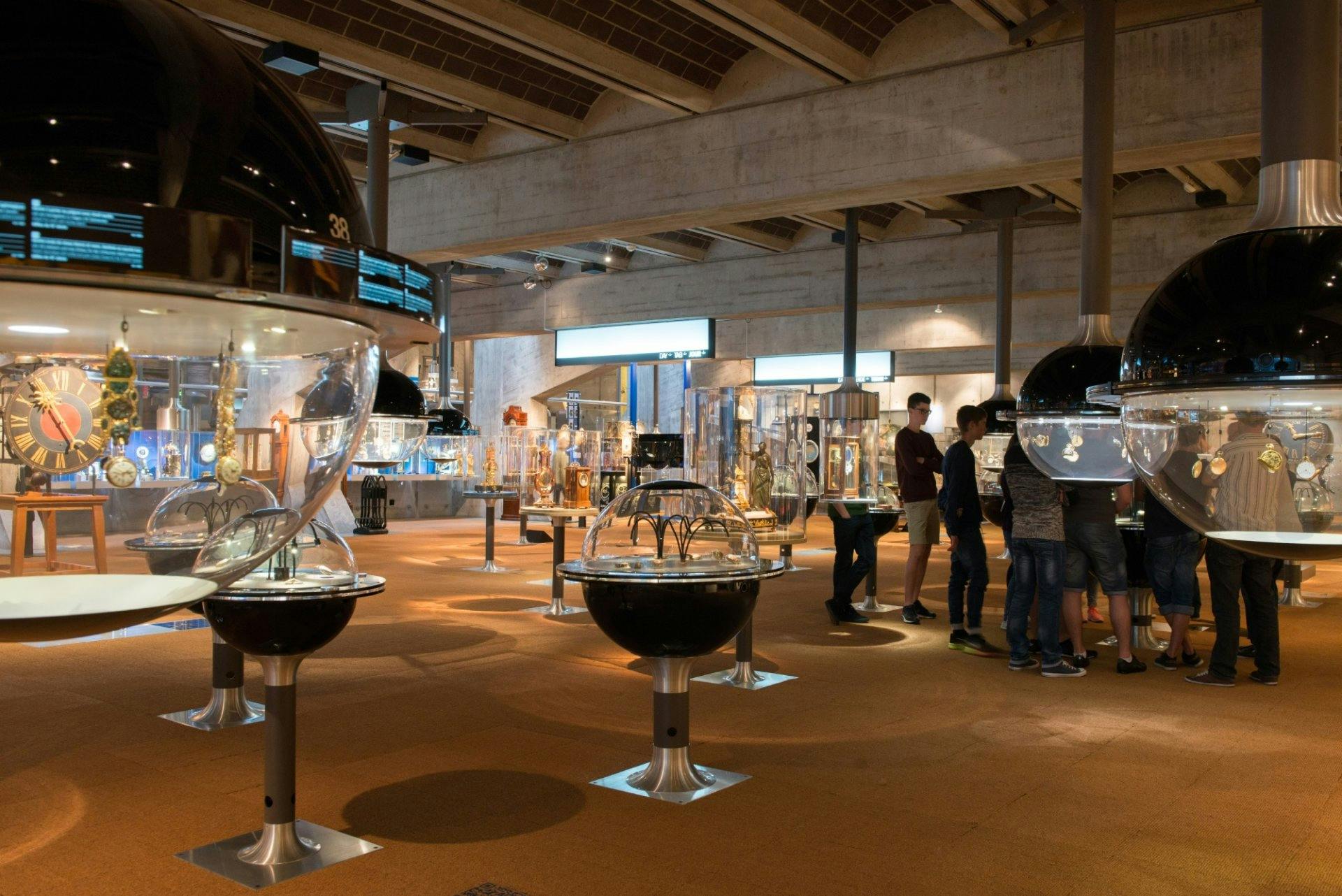 Die Dauerausstellung im Uhrenmuseum zeigt eine faszinierende Vielfalt an Zeitmessern