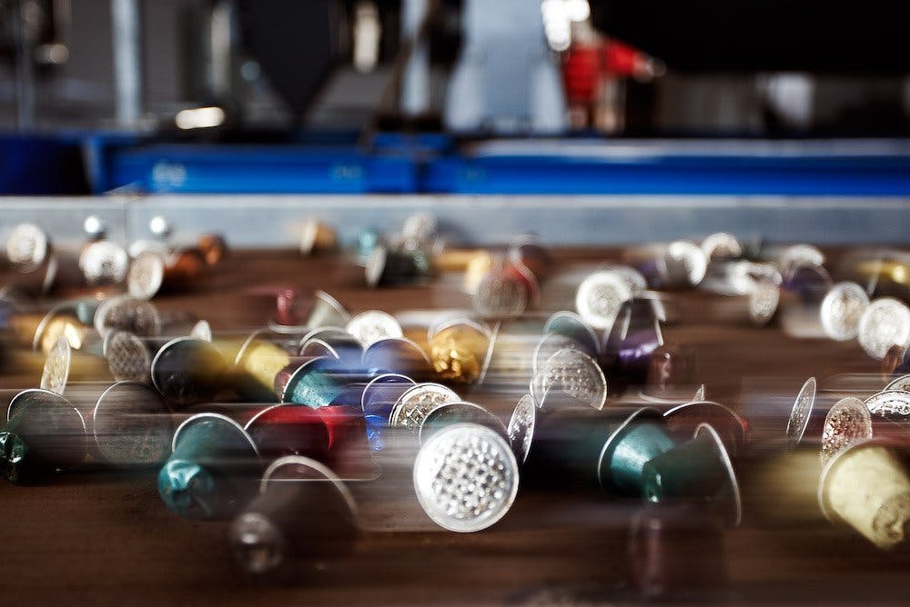 Das Aluminium einer Kaffeekapsel kann immer wieder aufs Neue recycelt werden, ohne dass es seinen Wert verliert.