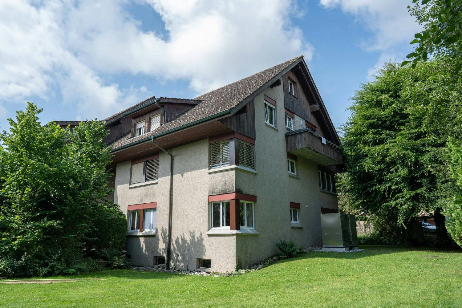 La pompa di calore installata dietro la casa fornisce 31,7 kilowatt di energia termica.