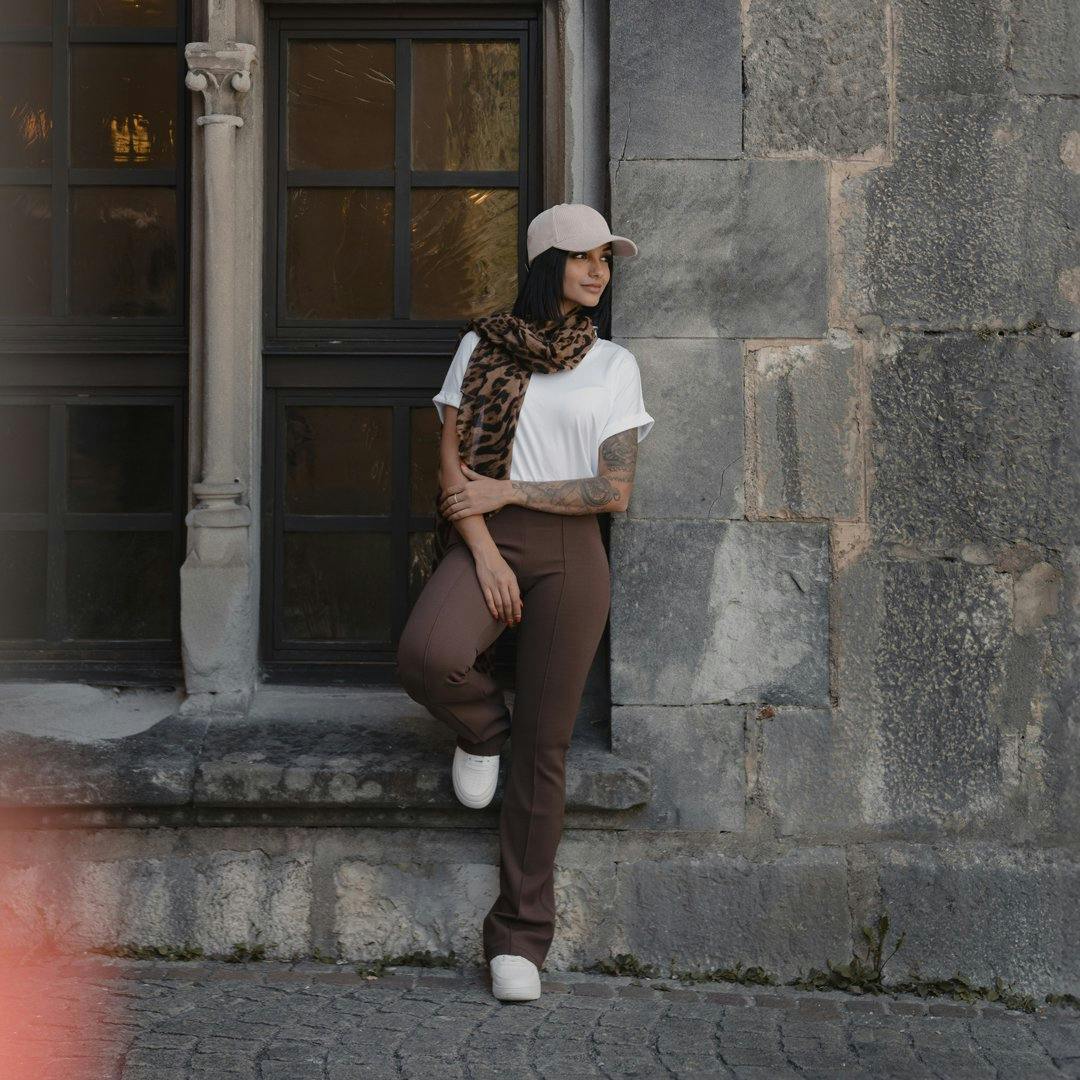 Ce motif particulier se marie particulièrement bien avec les nuances marron.