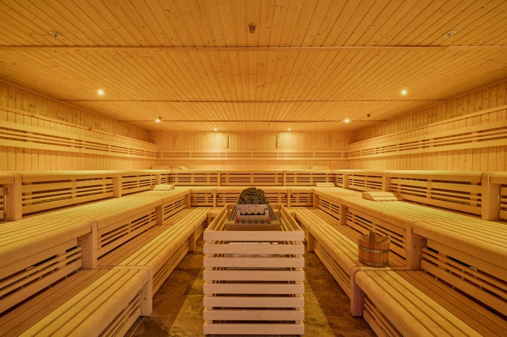 Und es gibt einen Wellness-Bereich mit Sauna, Dampfbad und Massage.