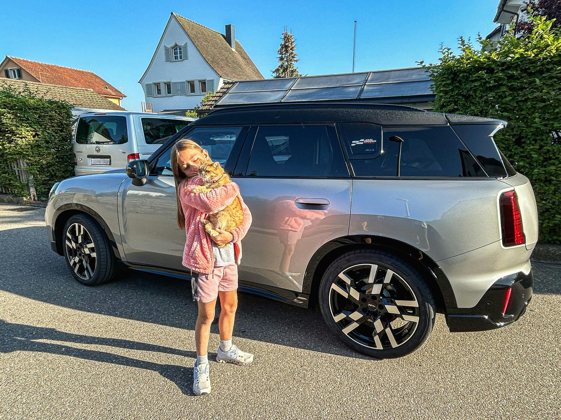 Un dernier bisou au chat avant de partir...