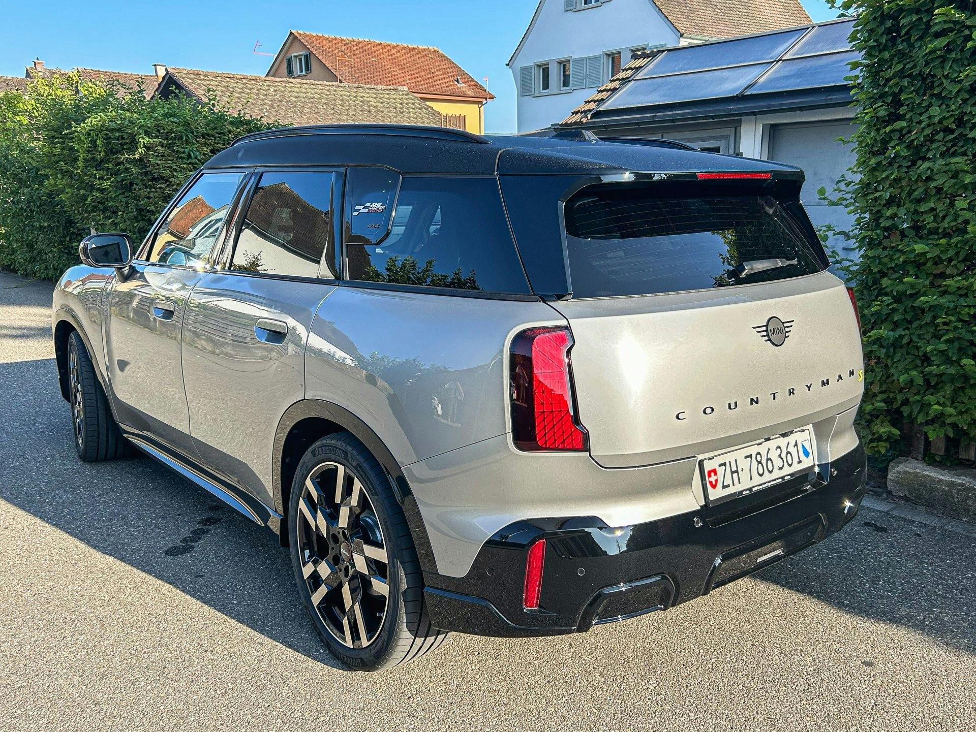 Avec 13 cm de plus en longueur et 8 cm de plus en hauteur, le nouveau MINI Countryman offre nettement plus d’espace de chargement que son prédécesseur...