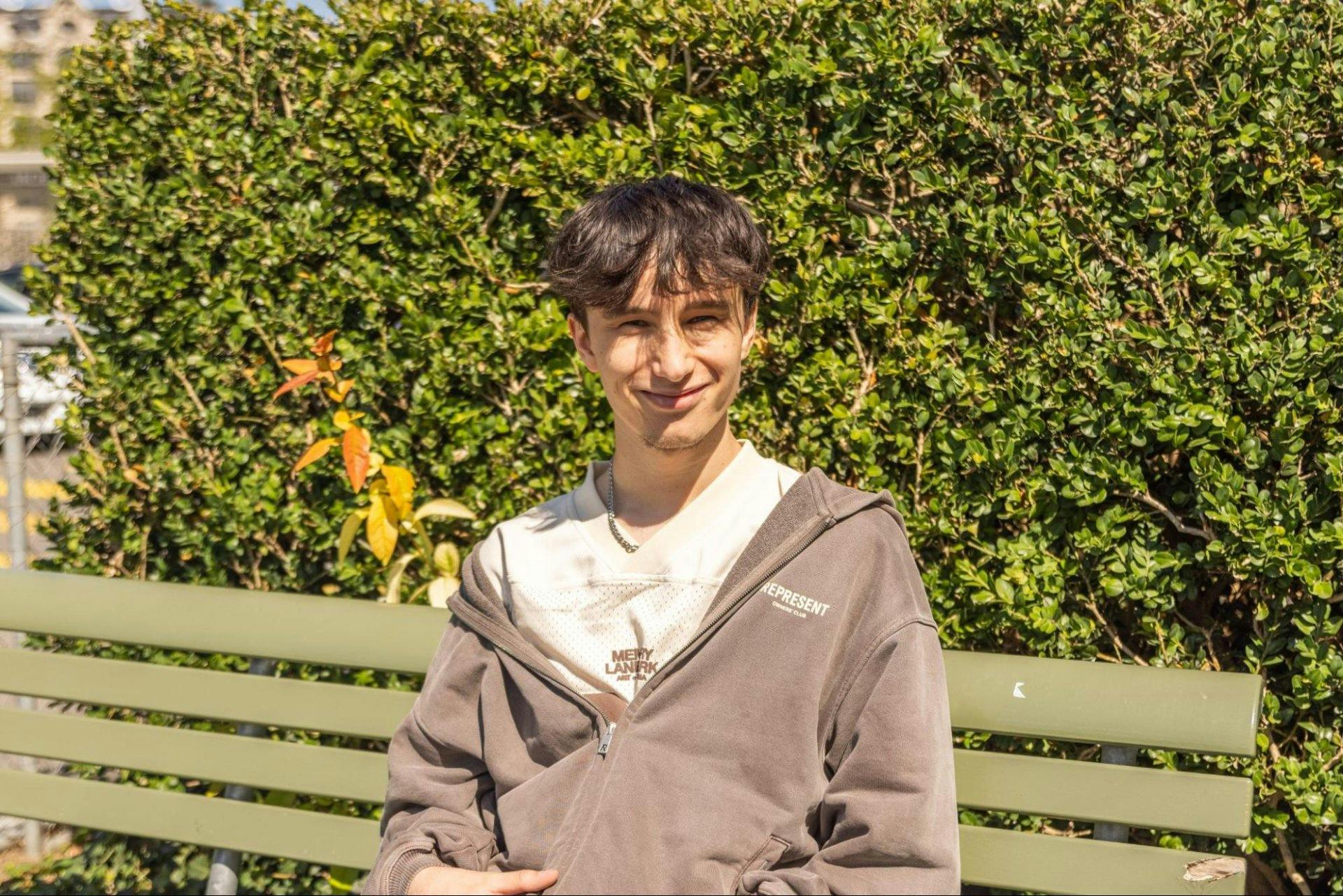 Raphael, 18 ans: «WhatsApp est l’application dont je ne pourrais pas me passer. Pour mes courses, j’utilise souvent l’app Bring, car mes parents l’uti...