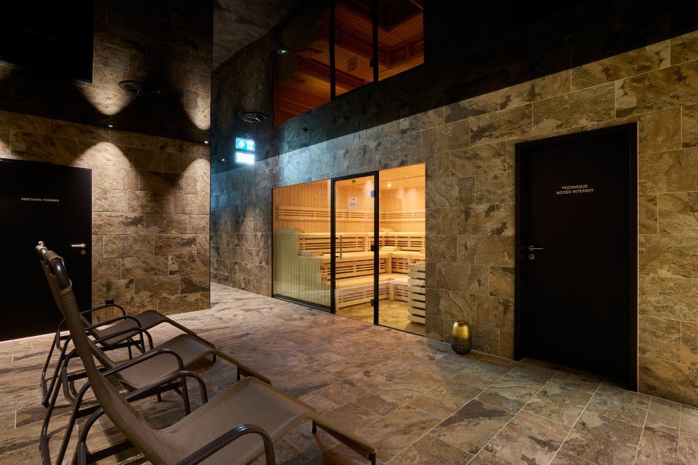 Les offres de bien-être ne sont pas en reste chez Let's Go Fitness: sauna, hammam et salle de repos sont à ta disposition.