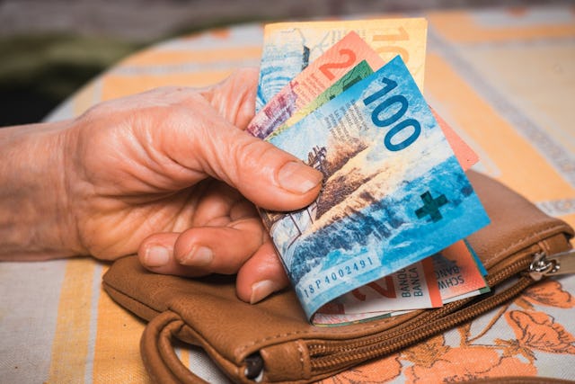 Nachhaltig sparen lohnt sich – je früher du beginnst, desto glücklicher wirst du in Zukunft sein. Nachhaltig sparen lohnt sich – je früher du beginnst, desto glücklicher wirst du in Zukunft sein.