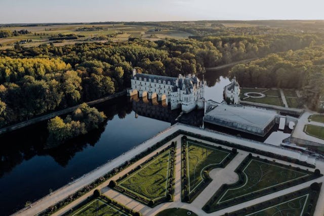 Le château de Chenonceau, dont les arches enjambent le Cher, est un chef-d’œuvre de la Renaissance.