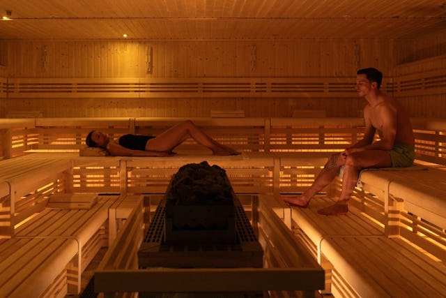 Après ton entraînement, accorde-toi un moment de détente à l’espace bien-être.