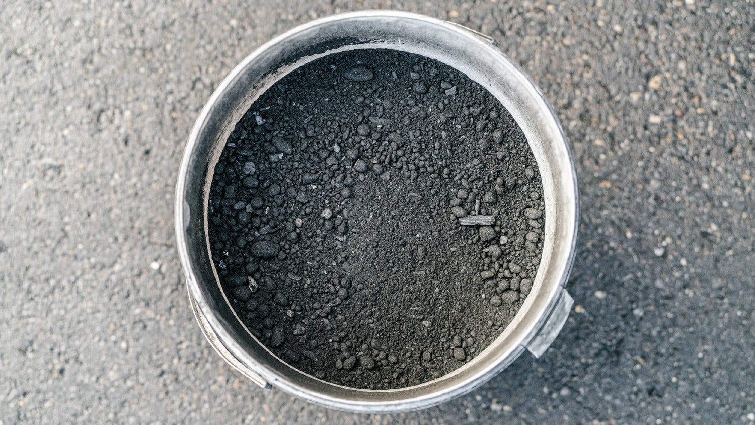 Negativemissionen durch Pflanzenkohle: In einer CO₂-Senke bindet sich der Kohlenstoff und entweicht nicht in die Atmosphäre.