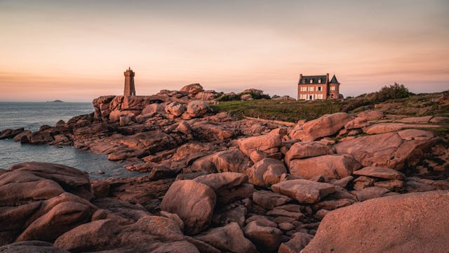 Entlang der bretonischen Küsten reiht sich ein atemberaubendes Panorama an das andere.