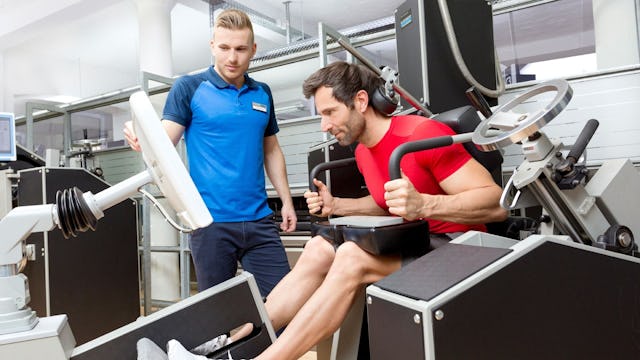 Combattre le mal de dos avec cet entraînement: la méthode Kieser est efficace!