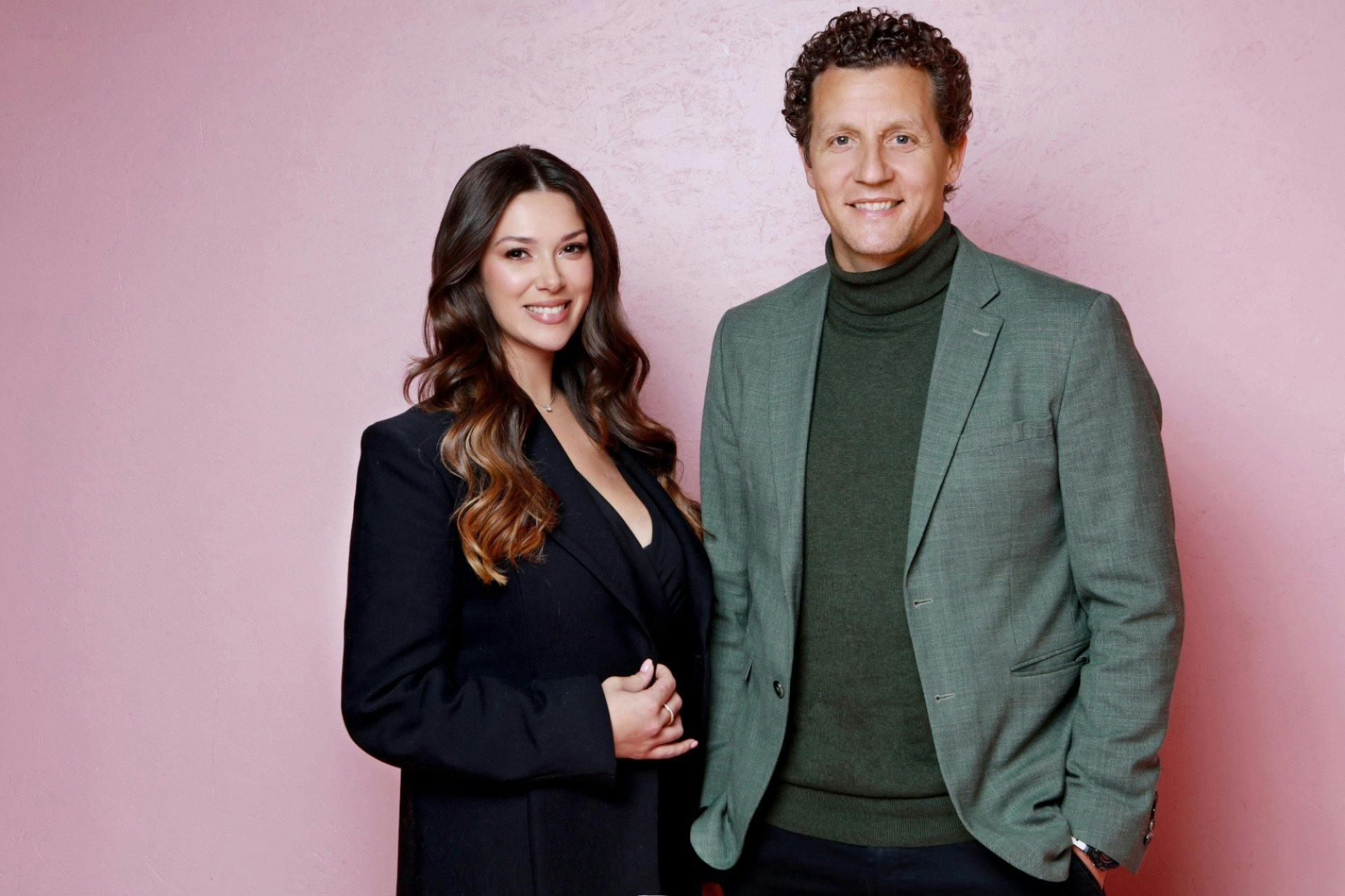 Inhaberin Sara Kamarys und Host Marco Wölfli, freuen sich auf die Eröffnung des «Huma»-Pop-up-Clubs.