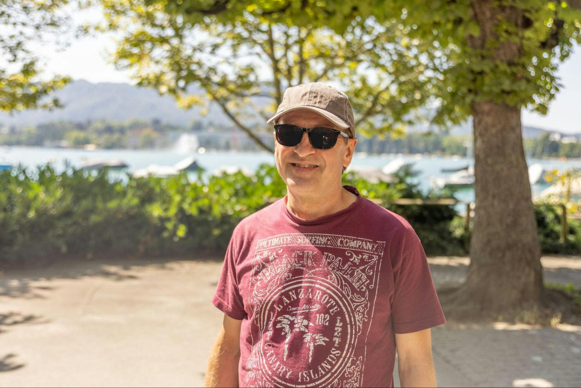 Bruno, 66 ans: «Je n’ai pas de cartes de fidélité, ni de cartes client ni de cartes cadeaux dans mon portefeuille, je les gère depuis mon téléphone po...