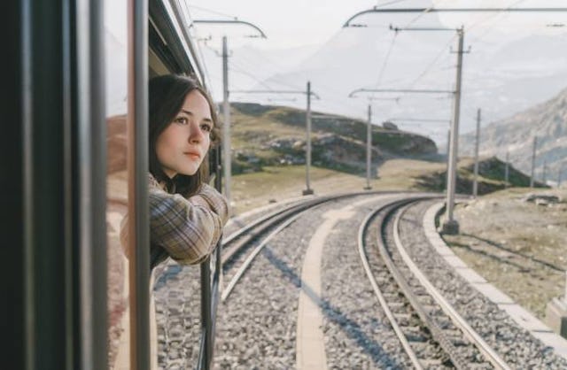 Auch mit dem Zug – und im besten Fall mit einem GA im Portemonnaie – lässt sich die Schweiz wunderbar erkunden.