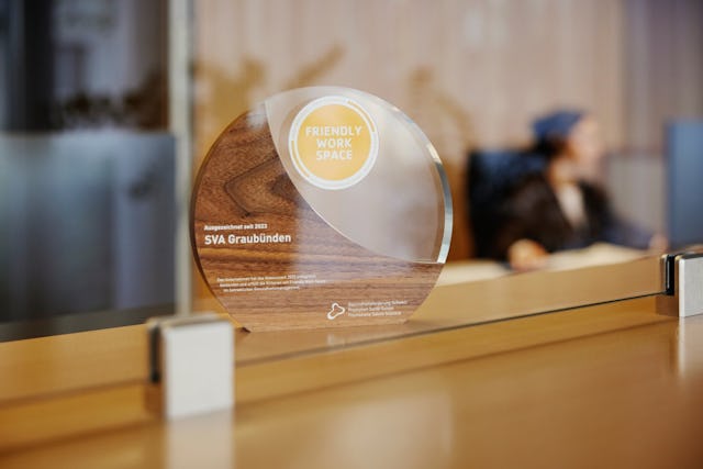 È qui che i dipendenti vengono seguiti: il marchio «Friendly Work Space» è esposto accanto alla reception.