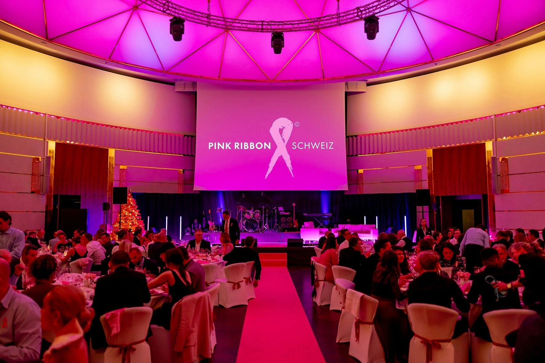 An der Pink Ribbon Christmas Gala am 30. November waren zahlreiche Gäste geladen.