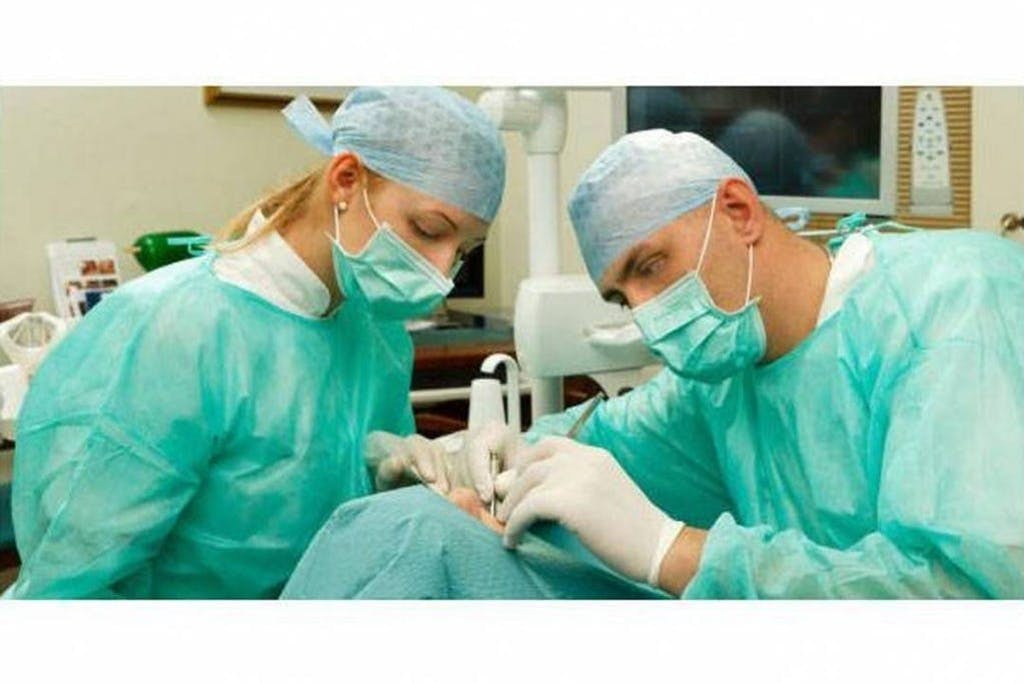 Hier arbeiten fachkompetente Zahnärzte, Kieferchirurgen und Kieferorthopäden, die ihr Wissen durch ständige Weiterbildungen auf höchstem Niveau halten...