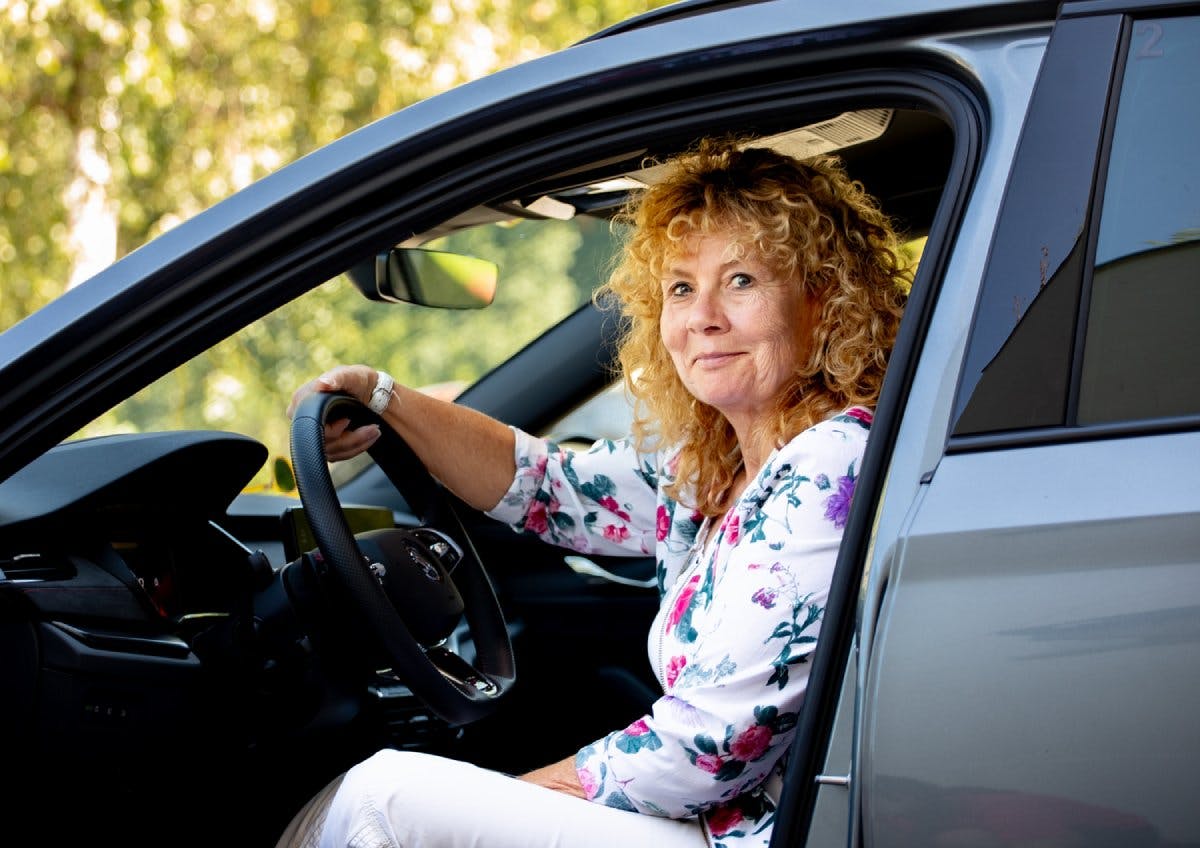 Zufriedene Kundin Janine W. berichtet, warum ihre Firma vom Leasing aufs Auto-Abo umgestiegen ist.