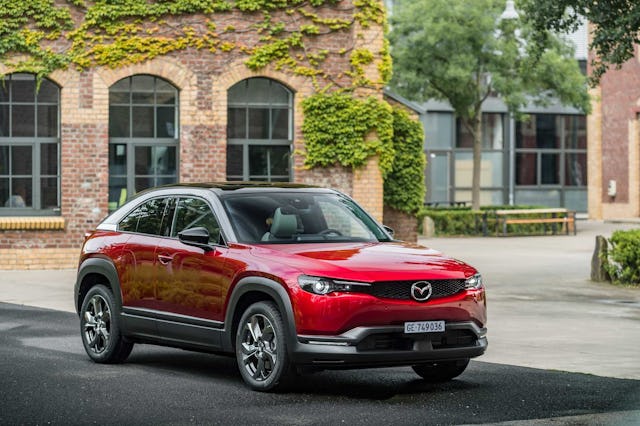 Le plaisir de la conduite électrique avec le tout nouveau Mazda MX-30.