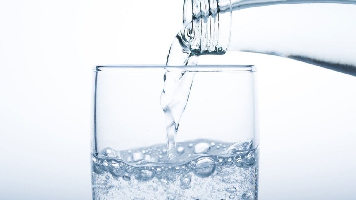 Wasser als Sportgetränk sollte genügend Mineralstoffe enthalten.