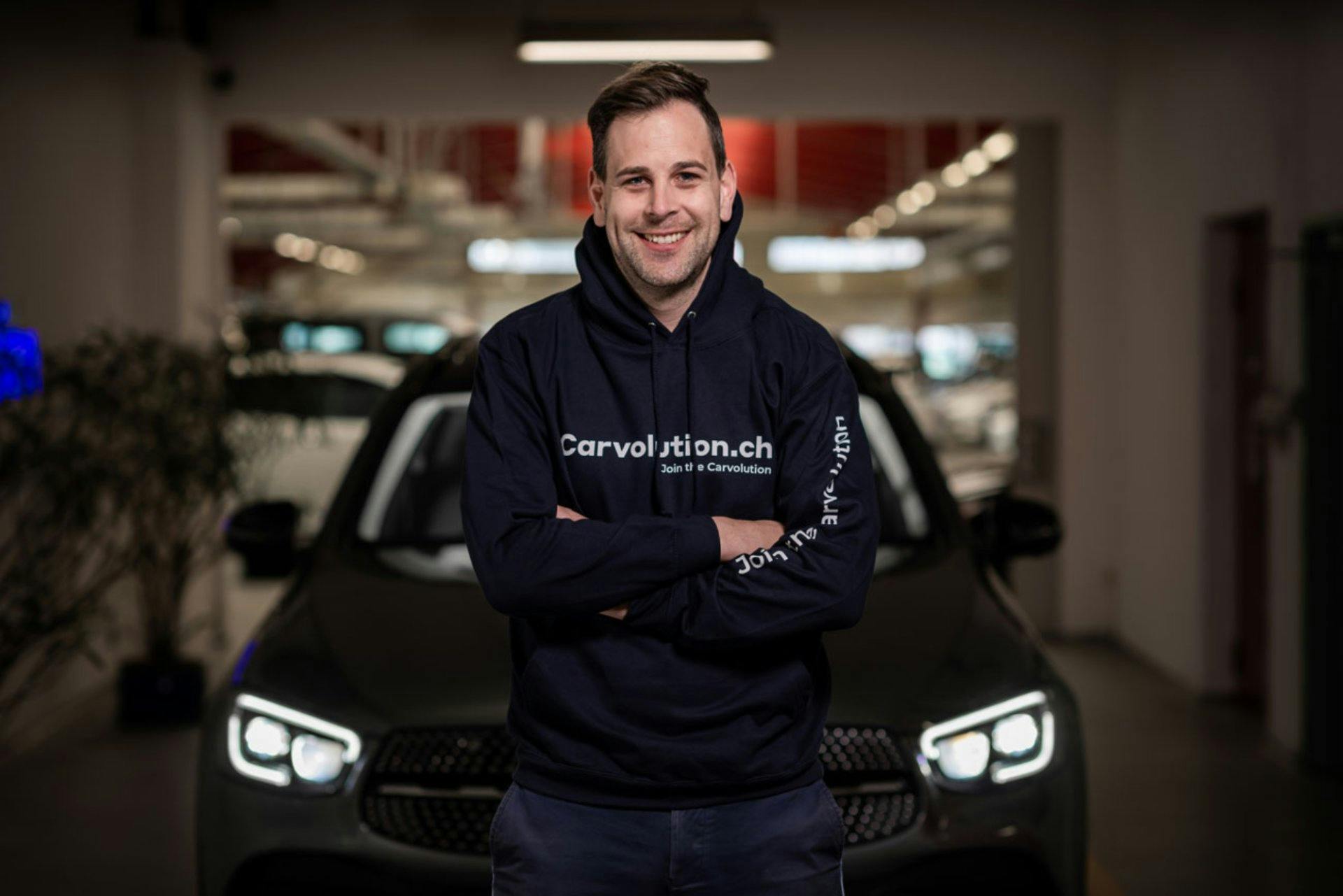 Olivier Kofler, CEO von Carvolution, spricht im Interview über Autokosten, Preisvergleiche und wie man richtig sparen kann.
